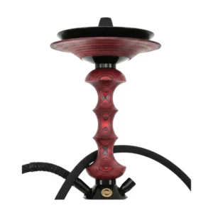 Japona Hookah Shuriken Mini Red-Black cachimba rusa con acabado rojo y negro exclusivo, verdadera obra maestra con mástil de madera tostada con formas enlazadas y partes en acero inoxidable, plato con parte de acero y madera y base de cristal soplado a mano con encaje a presión en The Good Shisha