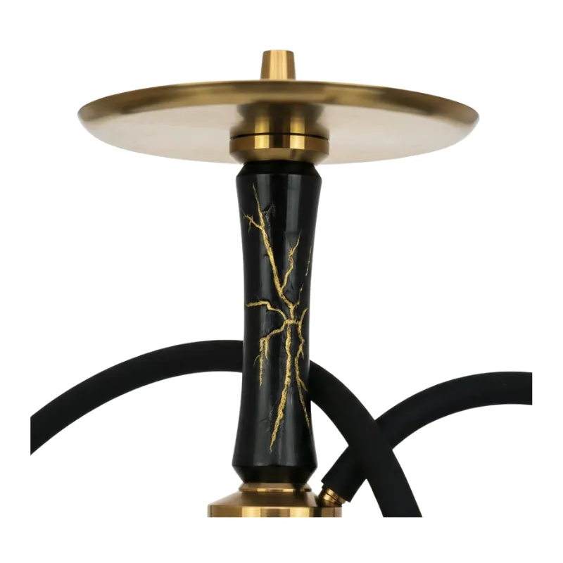 Cachimba Hawk Hookah Pro Titanium Gold rusa fabricada en titanio quirúrgico con mástil de madera tratada, purga cascada original que cae el humo entre plato y plato, sistema de encaje con junta de goma y conector de manguera con juntas tóricas antifugas en The Good Shisha