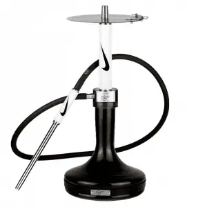 Cachimba Geometry Big Bro NIKE colaboración exclusiva con la marca deportiva NIKE, mástil de acero inoxidable V2A, cámara tradicional de poliacetal, plato grabado láser, tubo de inmersión con difusor desenroscable, base Geometry y manguera silicona Soft Touch en The Good Shisha