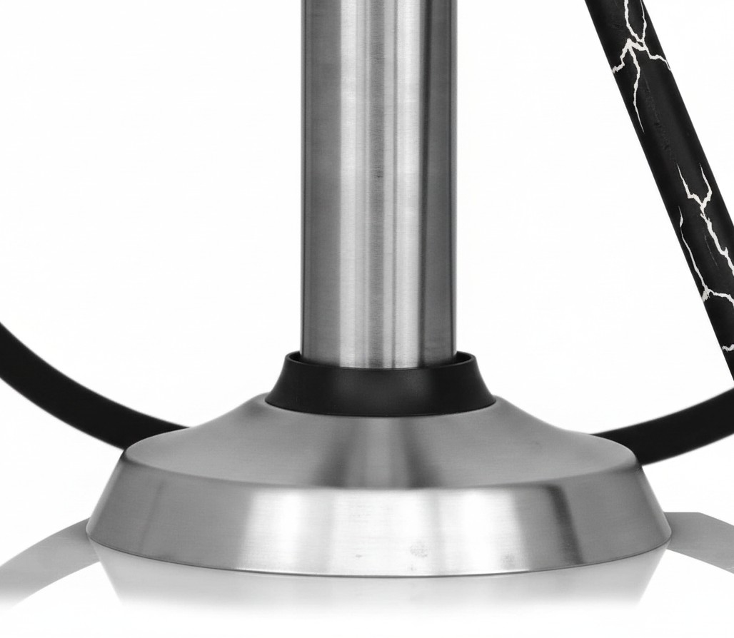 Cachimba Hawk Hookah Up Evo rusa innovadora con purga vertical desde la base que cubre completamente la cachimba de humo, fabricada en acero inoxidable V2A primera calidad y mástil recubierto de madera tratada, con base de acero inox que mantiene el agua fría en The Good Shisha