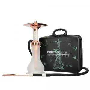 Cachimba DMNT Alkimia Premium Gold Rose Edition española en acero inoxidable de alta calidad con baño de oro rosa, grabados exclusivos, sistema de purga horizontal y maletín de transporte en The Good Shisha