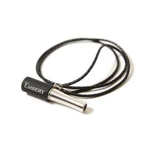Boquilla personal Embery de silicona y acero con collar de cuero