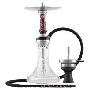 Cachimba MS Ziryab Mashisha obra maestra de diseño y rendimiento con estética similar a la famosa Voodoo Smoke Mini, fabricada con los mejores materiales acero y aluminio de primera calidad, sistema de gestión del calor que produce nubes densas y sabrosas, purga vertical funcional y visual, manguera y boquilla de alta calidad, base tallada mini decorativa en The Good Shisha