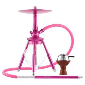 Cachimba MS Another World Mashisha testimonio de ingeniería y diseño excepcionales de aproximadamente 36 cm de altura óptima para portabilidad sin sacrificar rendimiento, fabricada en aluminio y acero de primera calidad con sistema de encaje a rosca anti-fugas, manguera, boquilla, cazoleta y gestor de calor Kaloud incluidos en The Good Shisha