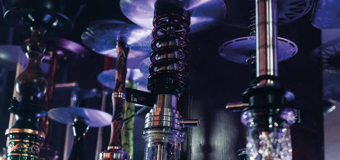 Cómo elegir el tamaño de la cachimba ideal según la frecuencia de uso, portabilidad, número de usuarios y experiencia de fumar.