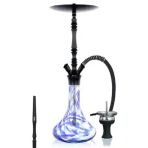 Imagen de la cachimba Aladin Alux M4 de aluminio, con sus accesorios incluidos, lista para usar en una reunión social.