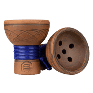 💙 Cazoleta Japona Hookah Turkish Bowl Blue: más sabor La cazoleta Japona Hookah Turkish Bowl Blue es perfecta si buscas más sabor. De hecho, su diseño llamativo le da un toque especial a tu setup. Además, esta cazoleta Japona está hecha en barro rojo de mucha calidad. Por tanto, su diseño turco mejora el manejo del calor. En consecuencia, las sesiones salen más largas y estables. 🔥 Rendimiento y sabor Por otro lado, la cazoleta Japona Hookah Turkish Bowl Blue destaca por su base ovalada. De hecho, así reparte el calor de forma muy pareja. Asimismo, con esta cazoleta Japona Turkish conseguirás: Sabor más intenso en cada calada. Mejor uso de tus sabores favoritos. Sesiones más largas sin recargar. Calor más estable de principio a fin. 🪢 Cuerda en el tronco Además, esta cazoleta Japona llega con un detalle muy útil. De hecho, lleva una cuerda en el tronco. Asimismo, la cazoleta Japona Hookah Turkish Bowl Blue alcanza temperaturas altas. Por tanto, con la cuerda puedes cogerla sin quemarte. En consecuencia, la manejas con total seguridad. 📦 Caja de madera incluida Por otro lado, la cazoleta Japona Turkish viene en una caja de madera. De hecho, este detalle la protege de los golpes. Asimismo, con esta caja la cazoleta Japona gana en presentación. Por tanto, es fácil de guardar. En consecuencia, vale tanto para el día a día como para colección. 🎯 Para mezclas rubias y negras Además, la cazoleta Japona Hookah Turkish Bowl Blue funciona muy bien con todo tipo de mezclas. De hecho, rinde igual de bien con rubias que con negras. Asimismo, esta cazoleta Japona se adapta a lo que fumes. Por tanto, es muy versátil. En consecuencia, encaja con cualquier estilo. 🏆 ¿Por qué elegir la cazoleta Japona Hookah Turkish Bowl Blue? Por otro lado, hay varios motivos de peso para apostar por esta pieza: Barro rojo turco: buen manejo del calor. Base ovalada: sabor más intenso. Cuerda en el tronco: cógela sin quemarte. Caja de madera: protección y buen aspecto. Muy versátil: para rubias y negras. De hecho, esta mezcla de diseño y detalle hace de la cazoleta Japona Turkish una gran opción. En consecuencia, es una cazoleta muy completa. Finalmente, hazte con tu cazoleta Japona Hookah Turkish Bowl Blue ahora en The Good Shisha con envío en 24h. Además, si te apasiona el mundo de la cachimba, en The Good Shisha hay mucho más que productos. Suscríbete a nuestro canal de YouTube The Good Shisha TV. Allí subimos reviews, comparativas y novedades. También puedes entrar en nuestro grupo de WhatsApp. Avisamos antes que nadie de reposiciones, ofertas y nuevos lanzamientos. Y recuerda: cada compra suma puntos en el TGS Members Club. Podrás usarlos como descuento en futuras compras.