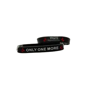 Pulsera TGS de silicona negra, resistente y cómoda, diseñada por The Good Shisha