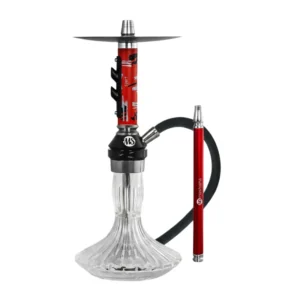 Cachimba MS Racing Mashisha de 45 cm inspirada en el mundo del motor con diseño agresivo y moderno, fabricada en aluminio anodizado de primera calidad y jarrón de vidrio grueso, columna calada estilo carrera que mejora la ventilación, conexiones impermeables y sistema de purga rápida en The Good Shisha