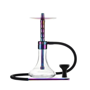 Cachimba MS Magma Origin Mashisha compacta de aproximadamente 36 cm fabricada en aluminio ligero con sistema de purga vertical que expulsa el humo hacia arriba atravesando el plato, base de cristal con cierre tipo Click, difusor desmontable, manguera de silicona, boquilla metálica, cazoleta de silicona compatible Kaloud y pinzas en The Good Shisha