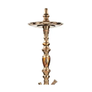 Khalil Mamoon Quadmetal Heart Of Lion cachimba egipcia tradicional de 82 cm con mástil de cuatro metales con reflejos cobrizos y dorados grabado a mano y base de cristal teñido ámbar y negro en The Good Shisha