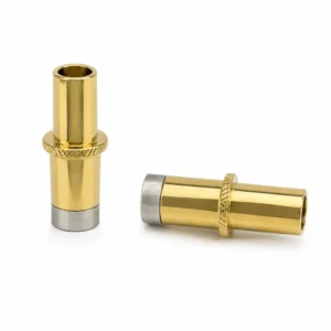 Conector manguera Blade Hookah original en latón dorado con placa imantada y anillo moleteado